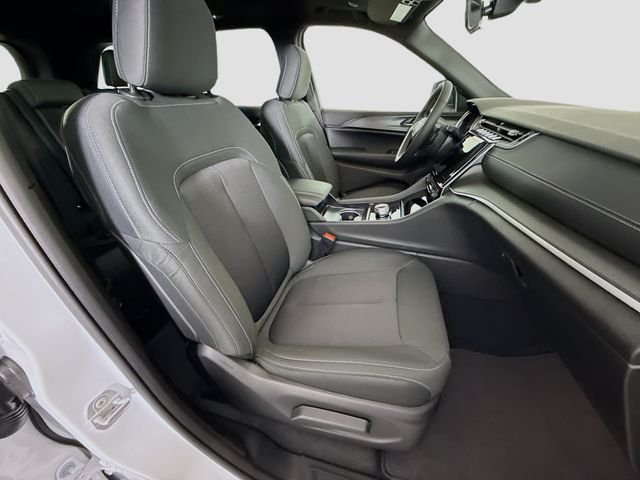 New 2026 Bright White Clear-Coat Exterior Paint Jeep Laredo X image 26