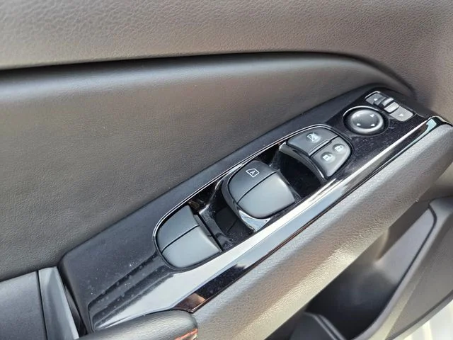 2025 Nissan Altima SR - Photo 30