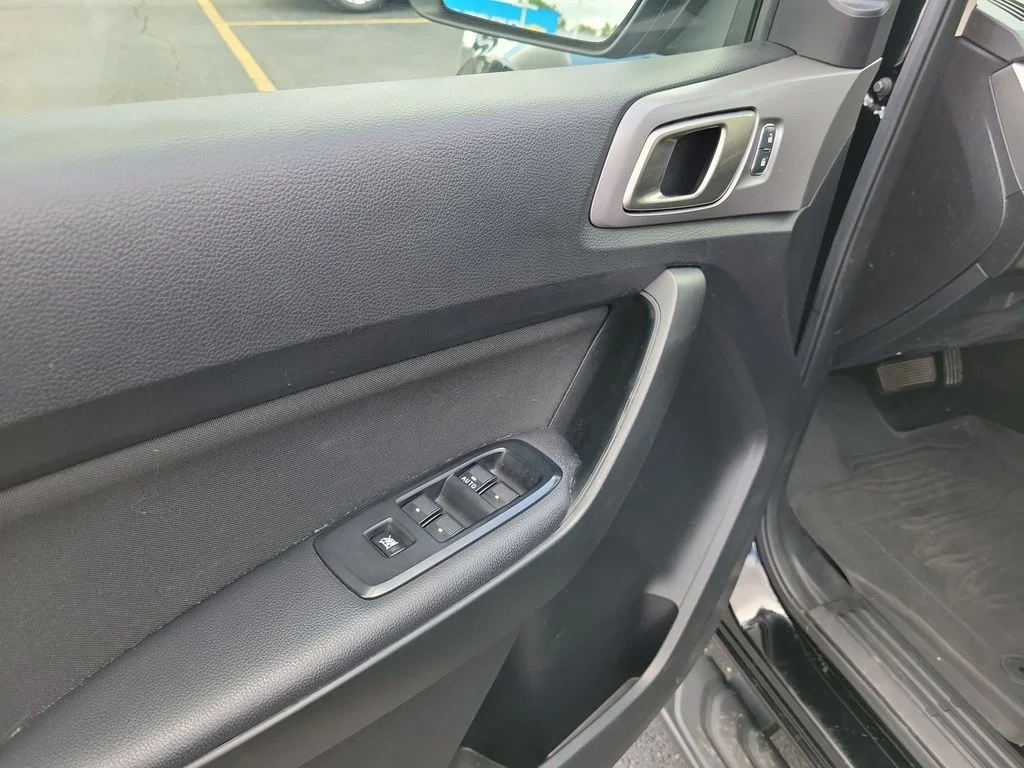 Used 2019 Black Ford XLT image 26