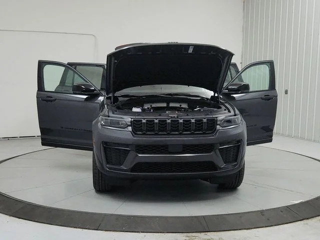 New 2026 Baltic Gray Metallic Clearcoat Jeep Altitude image 10