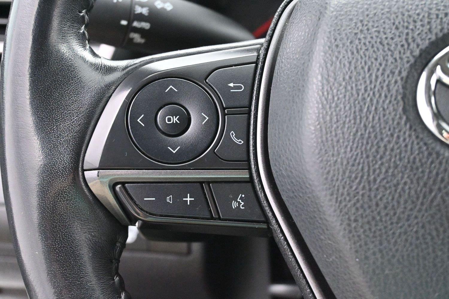 Used 2022 Wind Chill Pearl Toyota XSE image 17
