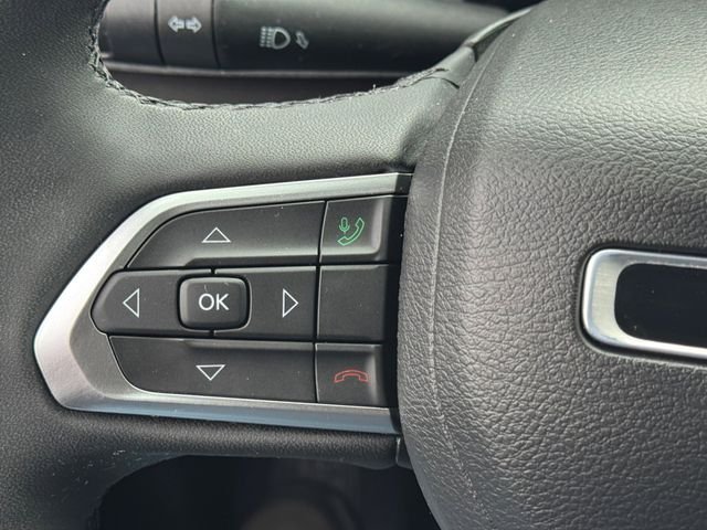 Used 2023 Black Jeep Latitude Lux image 21