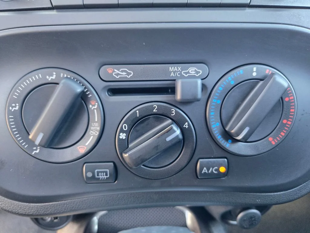 Used 2016 Silver Nissan S image 18