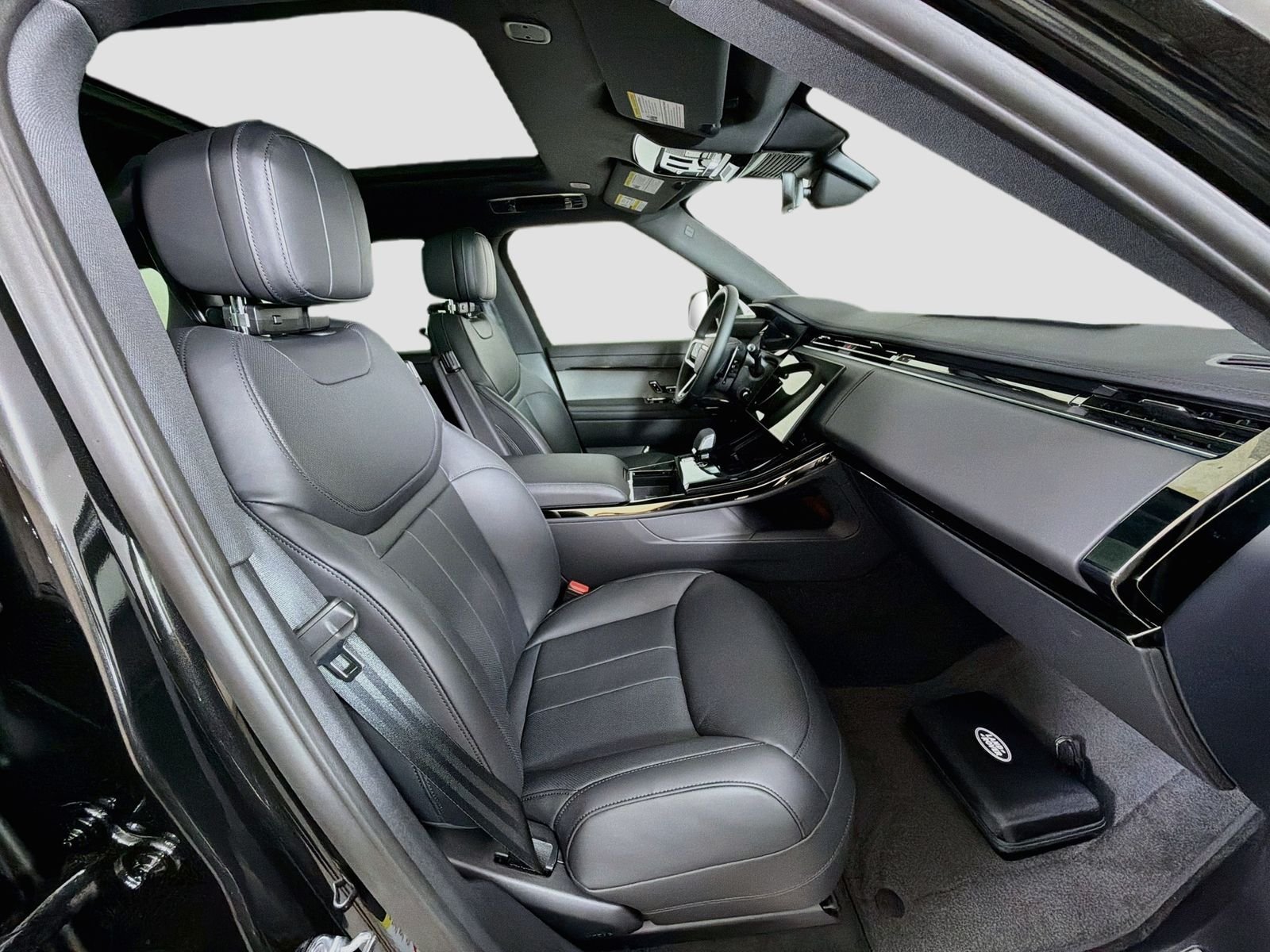 New 2026 Santorini Black LAND ROVER SE image 33