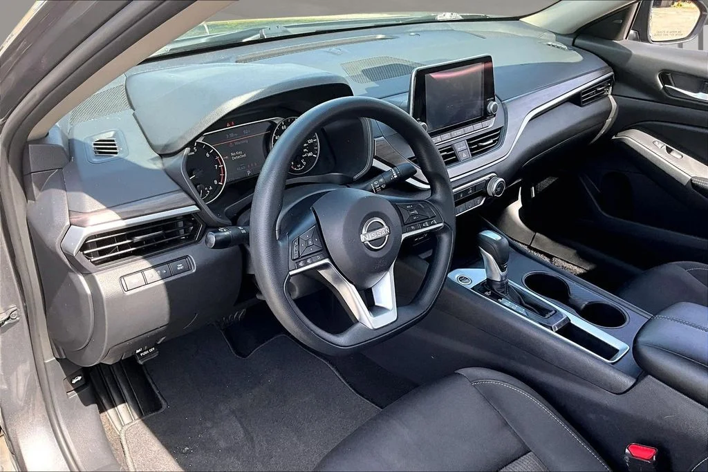 Used 2025 Gray Nissan 2.5 SV image 16