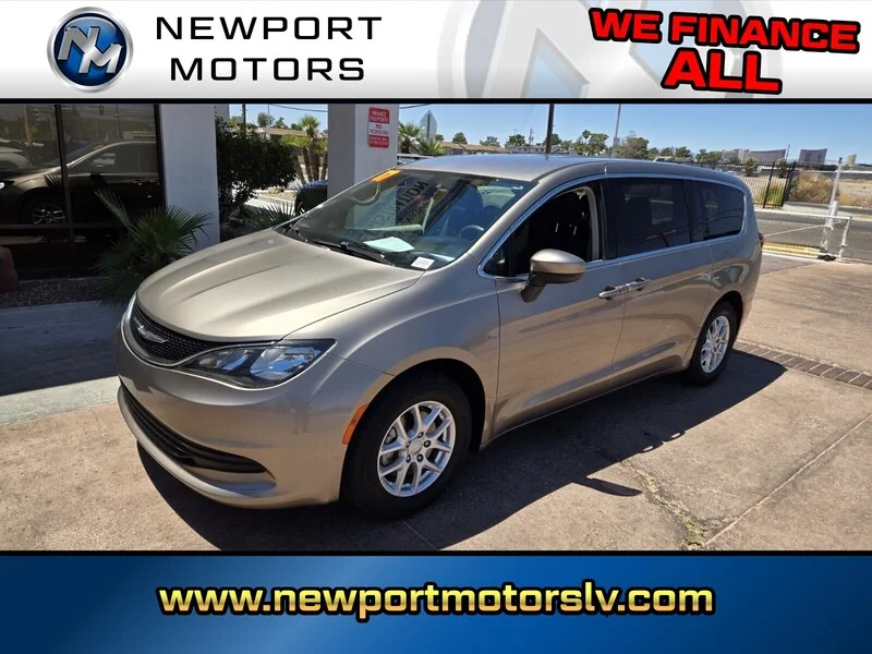 2017 Chrysler Pacifica Touring's photo