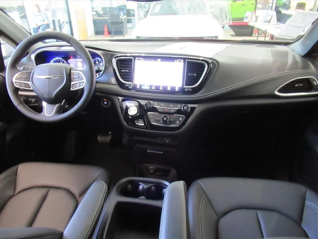 2026 Chrysler Pacifica Select - Photo 10