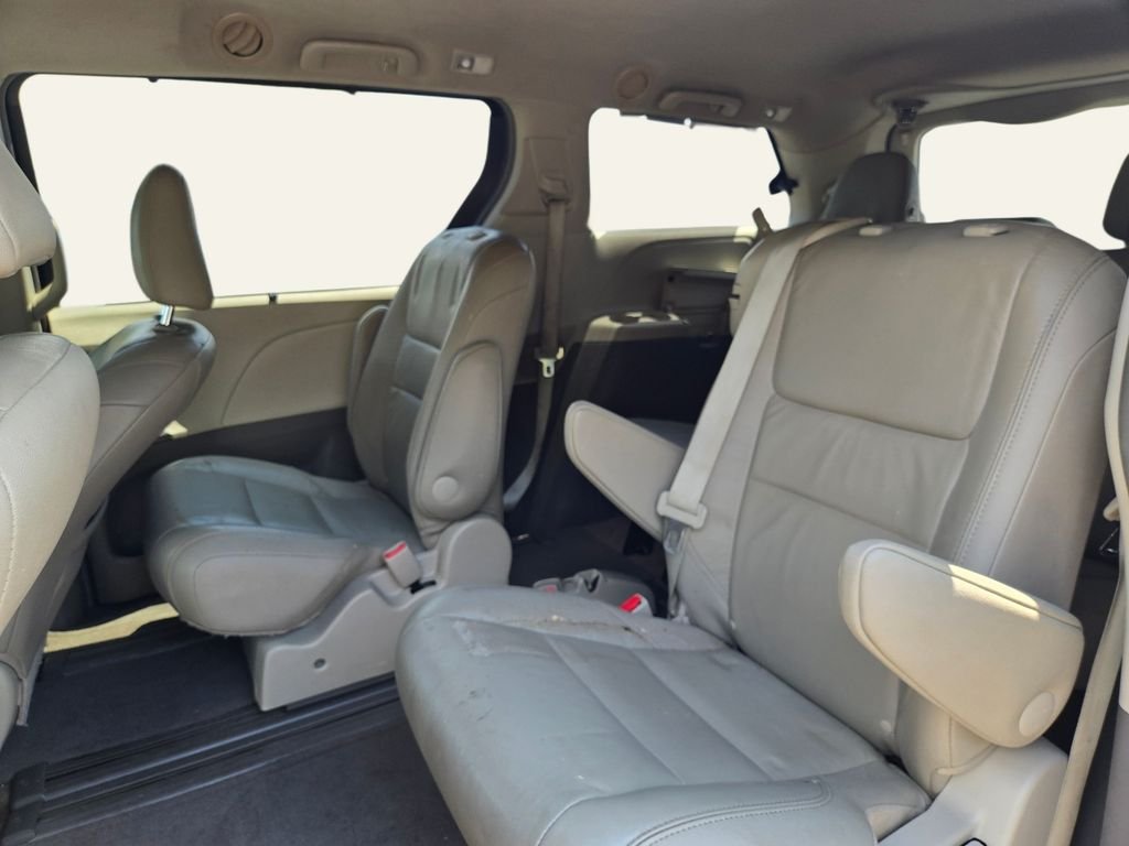 Used 2015 Black Toyota XLE image 15