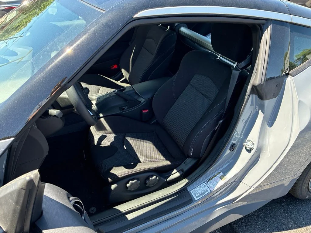 New 2026 Boulder Gray Pearl / Super Black Two-tone Nissan Sport image 14