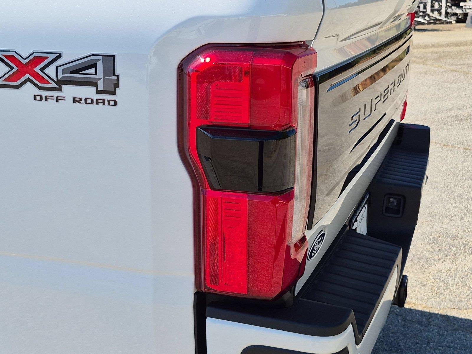New 2027 Star White Metallic Tri-Coat Ford F-250® Platinum® image 11