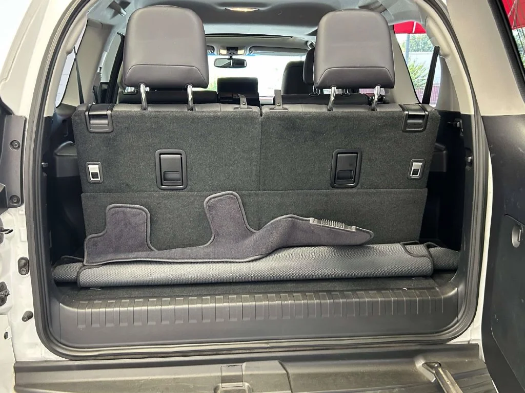Used 2018 White Lexus 460 image 11