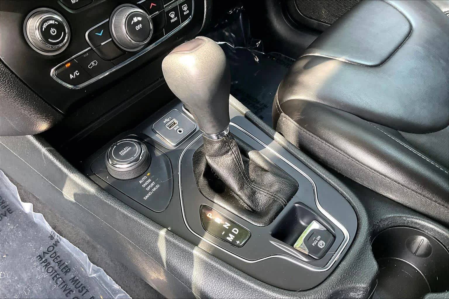 Used 2019 Sting-Gray Clearcoat Jeep Latitude Plus image 14