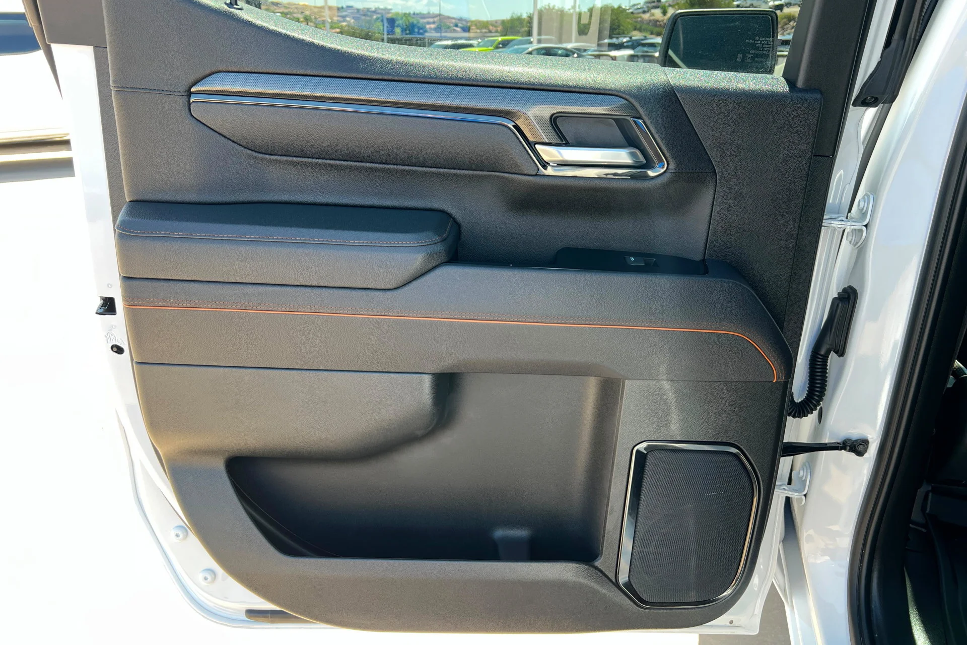 Used 2025 Summit White GMC AT4 image 18