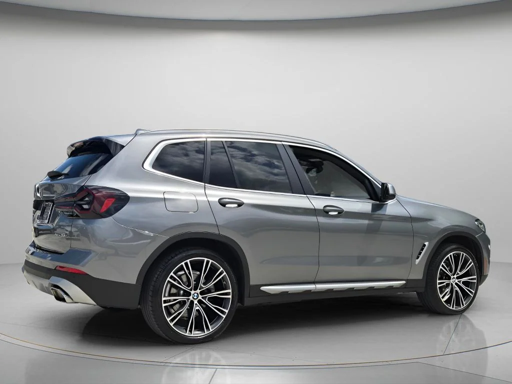 Used 2024 Gray BMW sDrive30i image 7