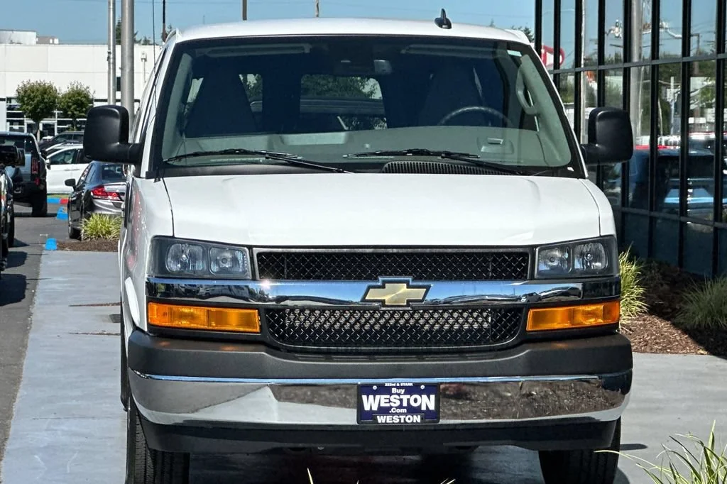 2024 Chevrolet Express Passenger LT - Photo 9