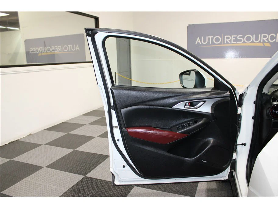 Used 2017 Crystal White Pearl Mica Mazda Touring image 11