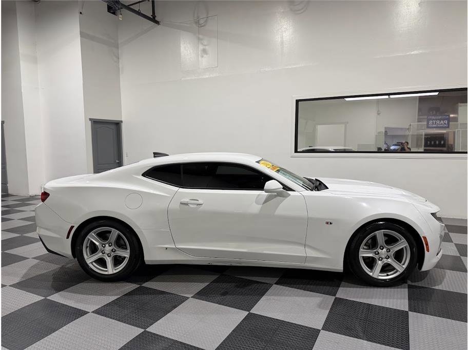 2019 Chevrolet Camaro 1LT photo 4