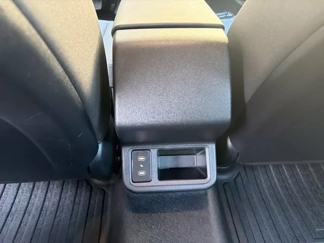 Used 2025 White Kia LXS image 18