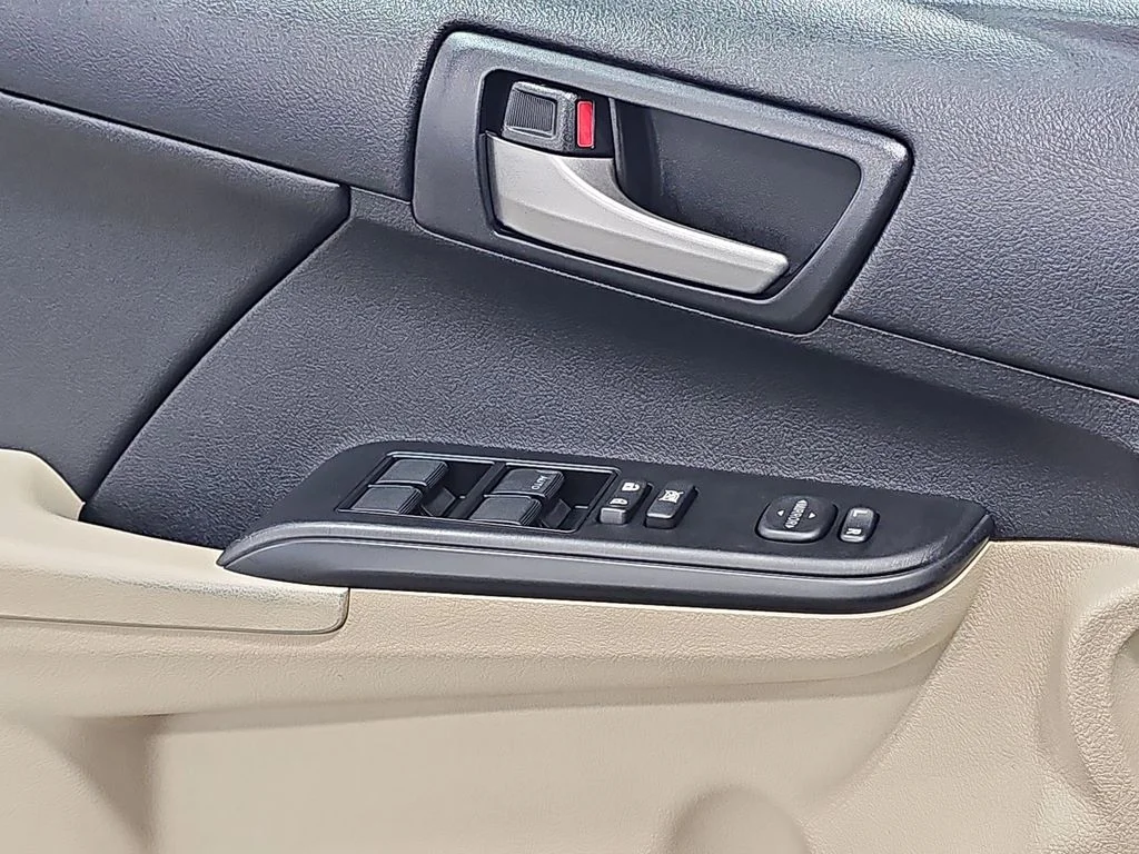 Used 2013 Beige Toyota LE image 29
