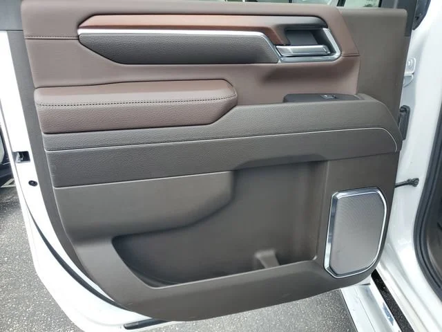 Used 2024 White Frost Tricoat GMC Denali image 24
