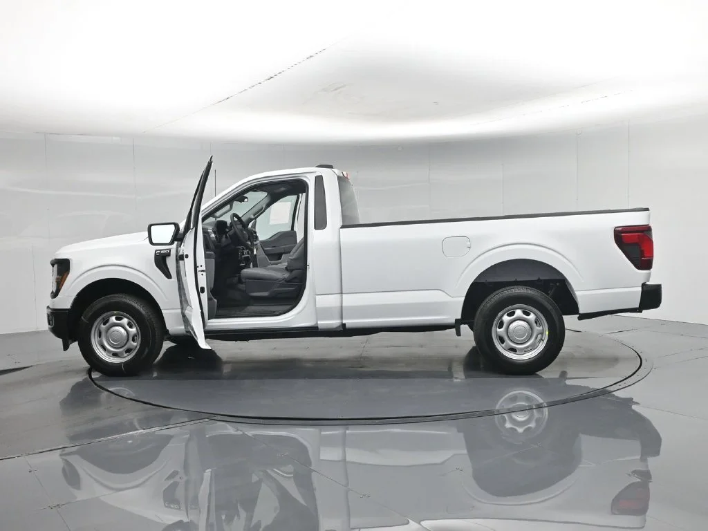New 2026 Oxford White Ford XL image 4