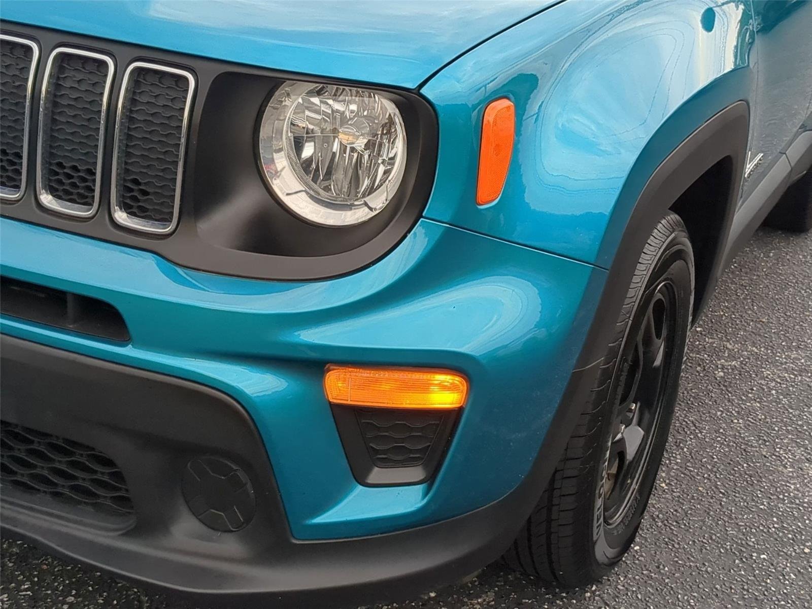 Used 2021 Bikini Metallic Clearcoat Jeep Sport image 9