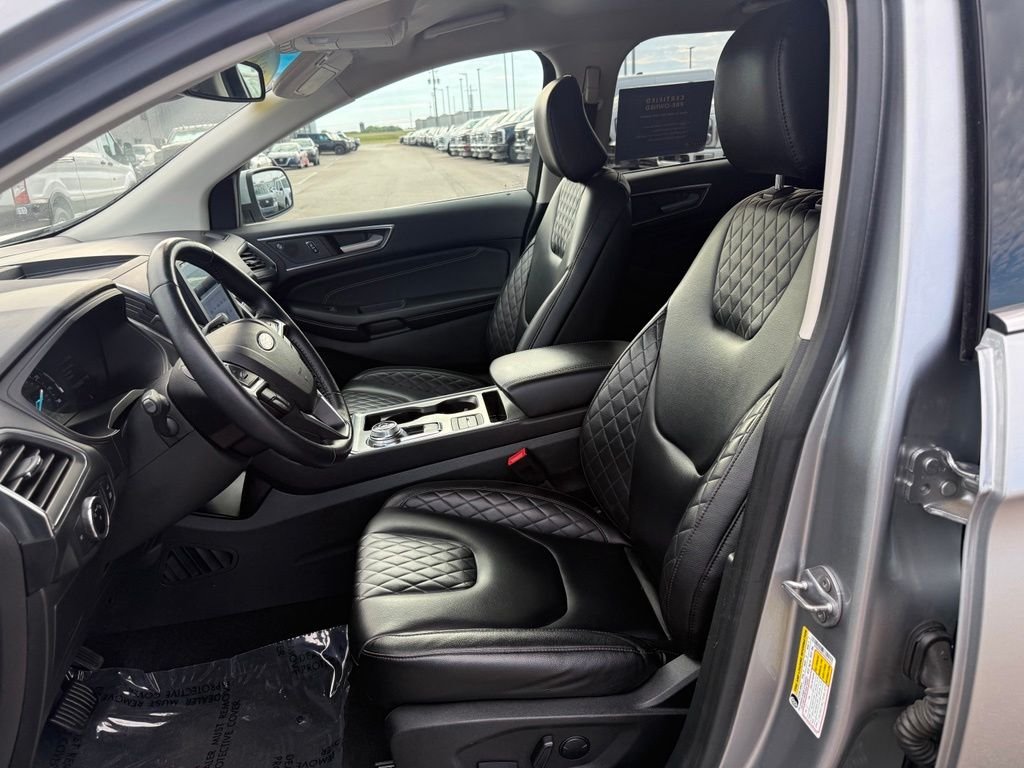 Used 2023 Silver Ford Titanium image 4