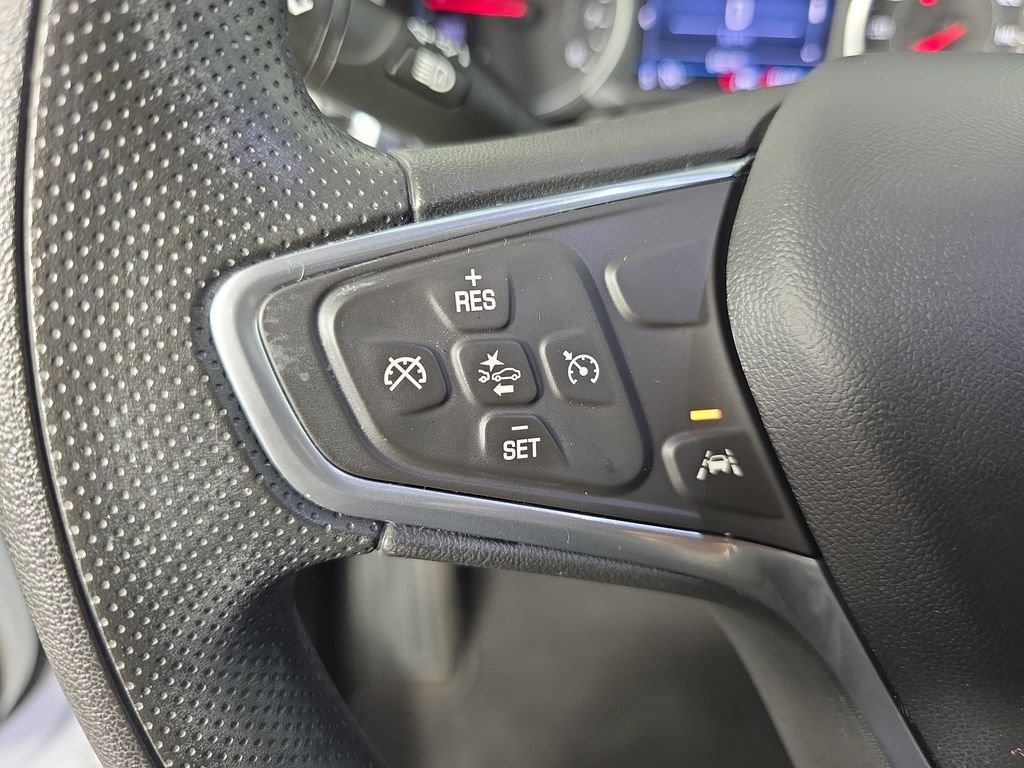 Used 2022 White Chevrolet LT image 21