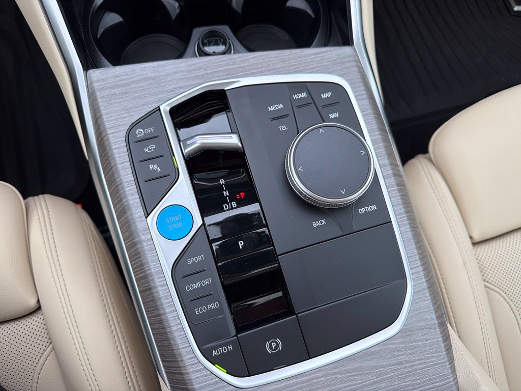 Used 2025 Alpine White BMW xDrive40 image 25