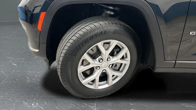 Used 2021 Diamond Black Jeep Limited image 39