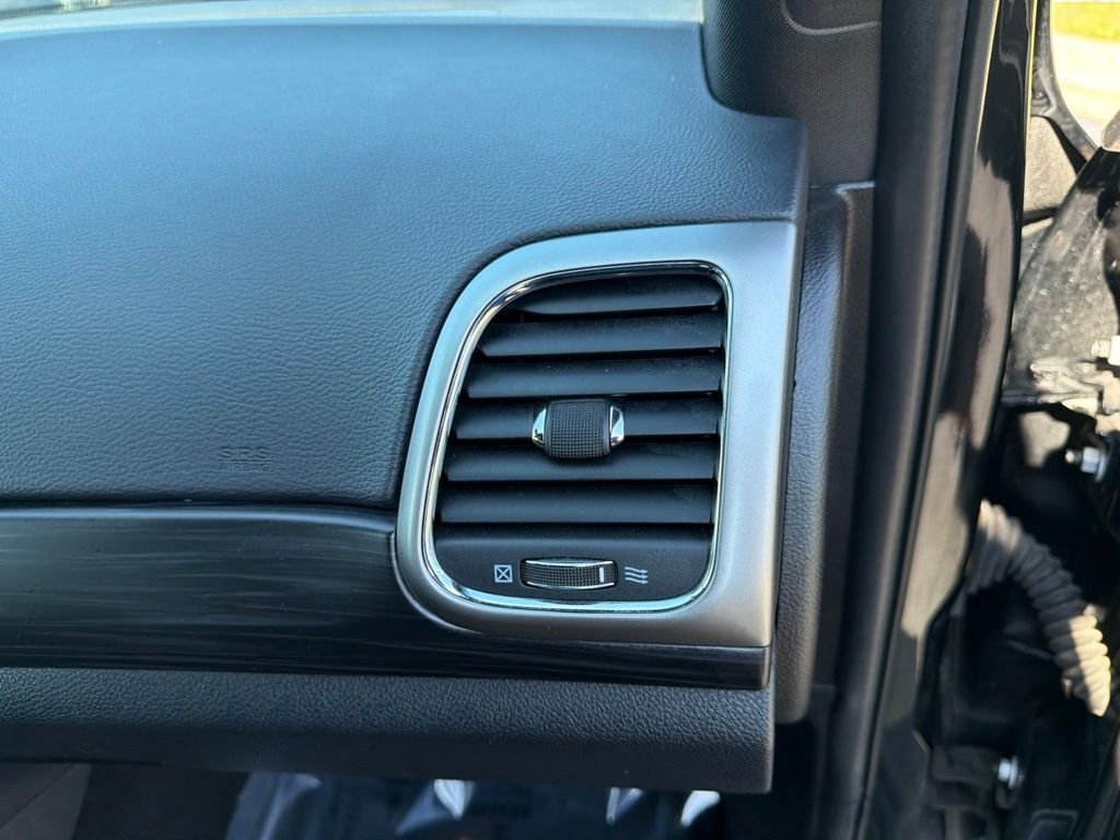 Used 2021 Black Jeep Laredo X image 16
