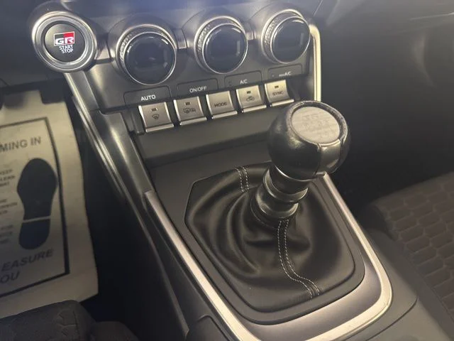 Used 2024 Pavement Toyota Base image 15