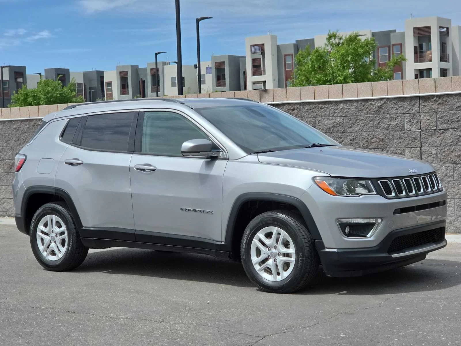 Used 2019 Billet Silver Metallic Clearcoat Jeep Limited image 2