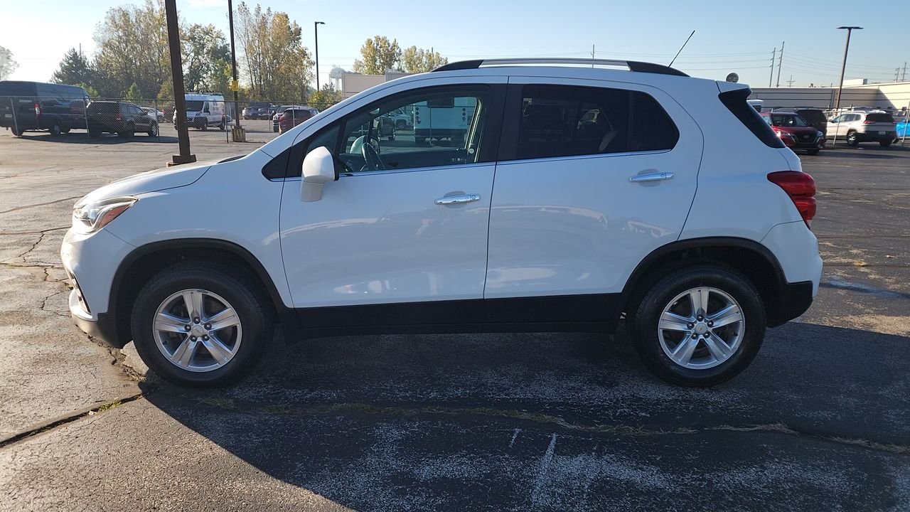 Used 2018 SUMMIT WHITE Chevrolet LT image 5