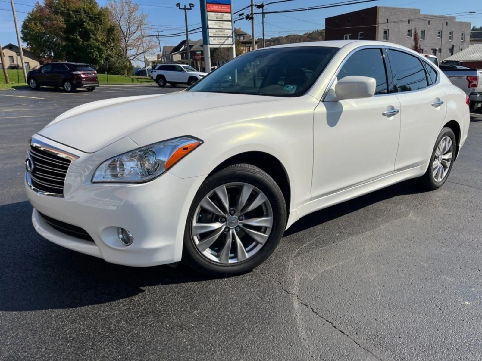Used 2012 Moonlight White INFINITI  image 1