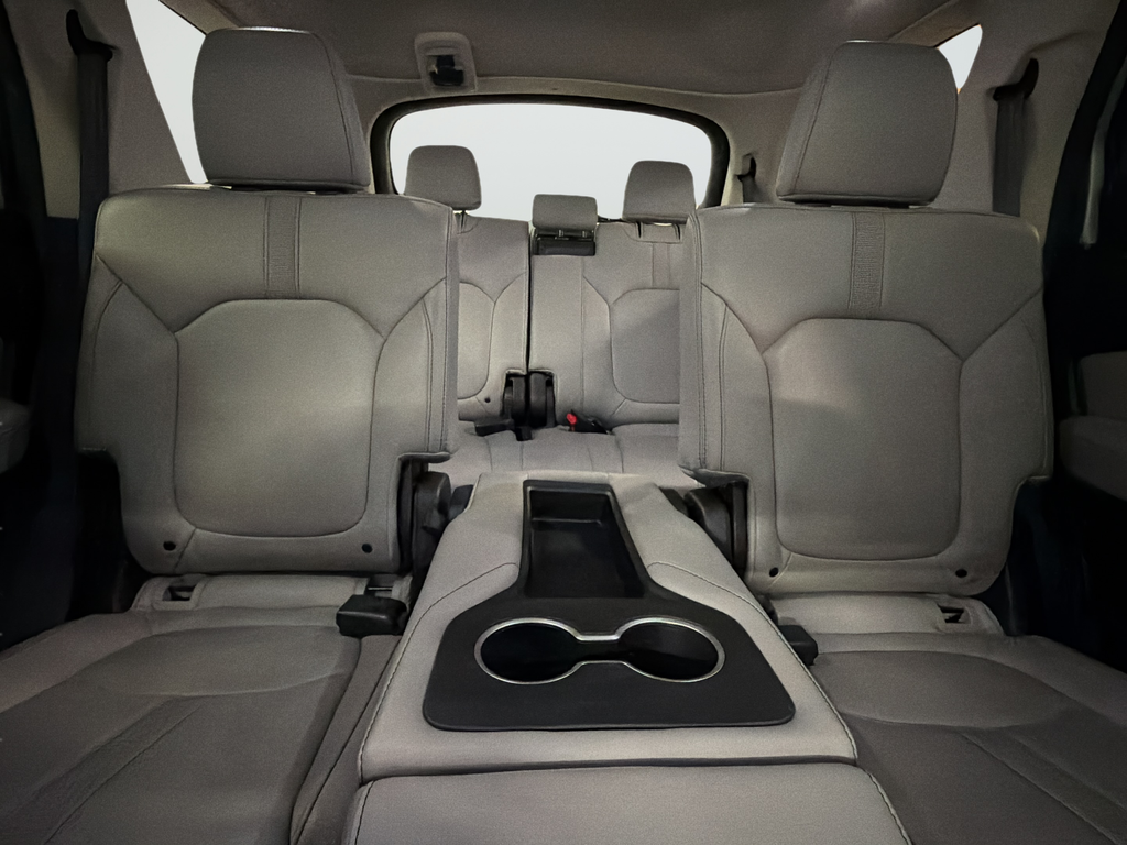 Used 2023 Silver Honda EX-L image 33