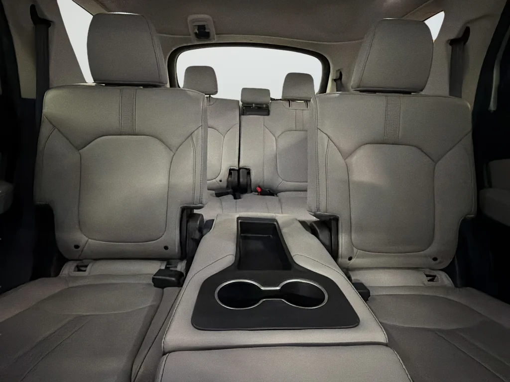 Used 2023 Silver Honda EX-L image 33