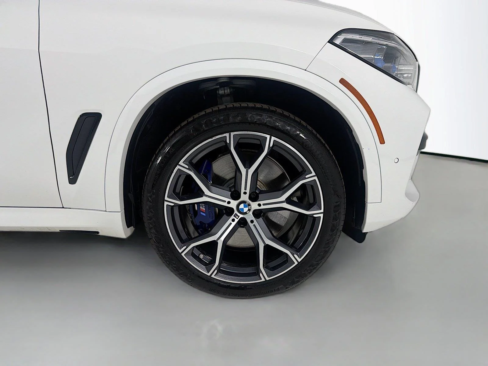 Used 2021 Alpine White BMW M50i image 31