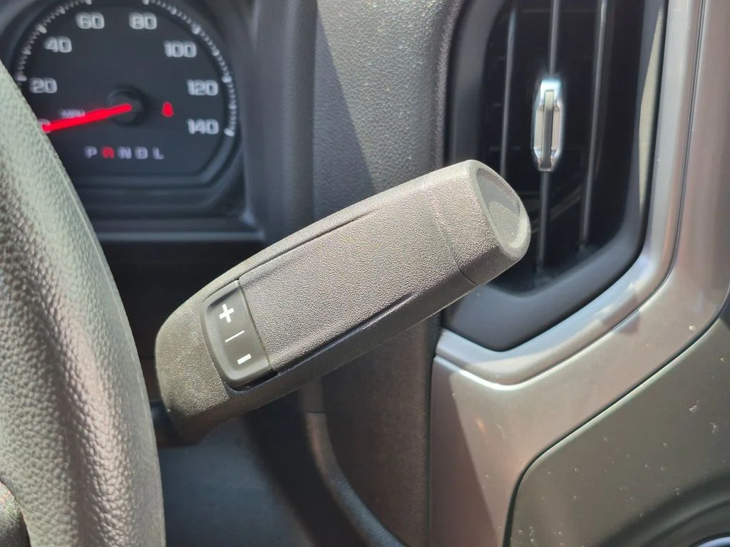 Used 2025 White Chevrolet Custom image 28