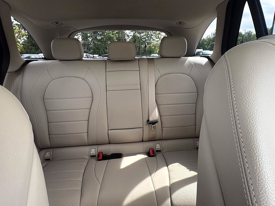 Used 2022 Lunar Blue Metallic Mercedes-Benz GLC 300 image 27