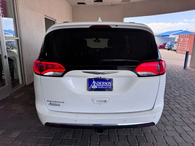 Used 2017 Bright White Clearcoat Chrysler Touring L image 4