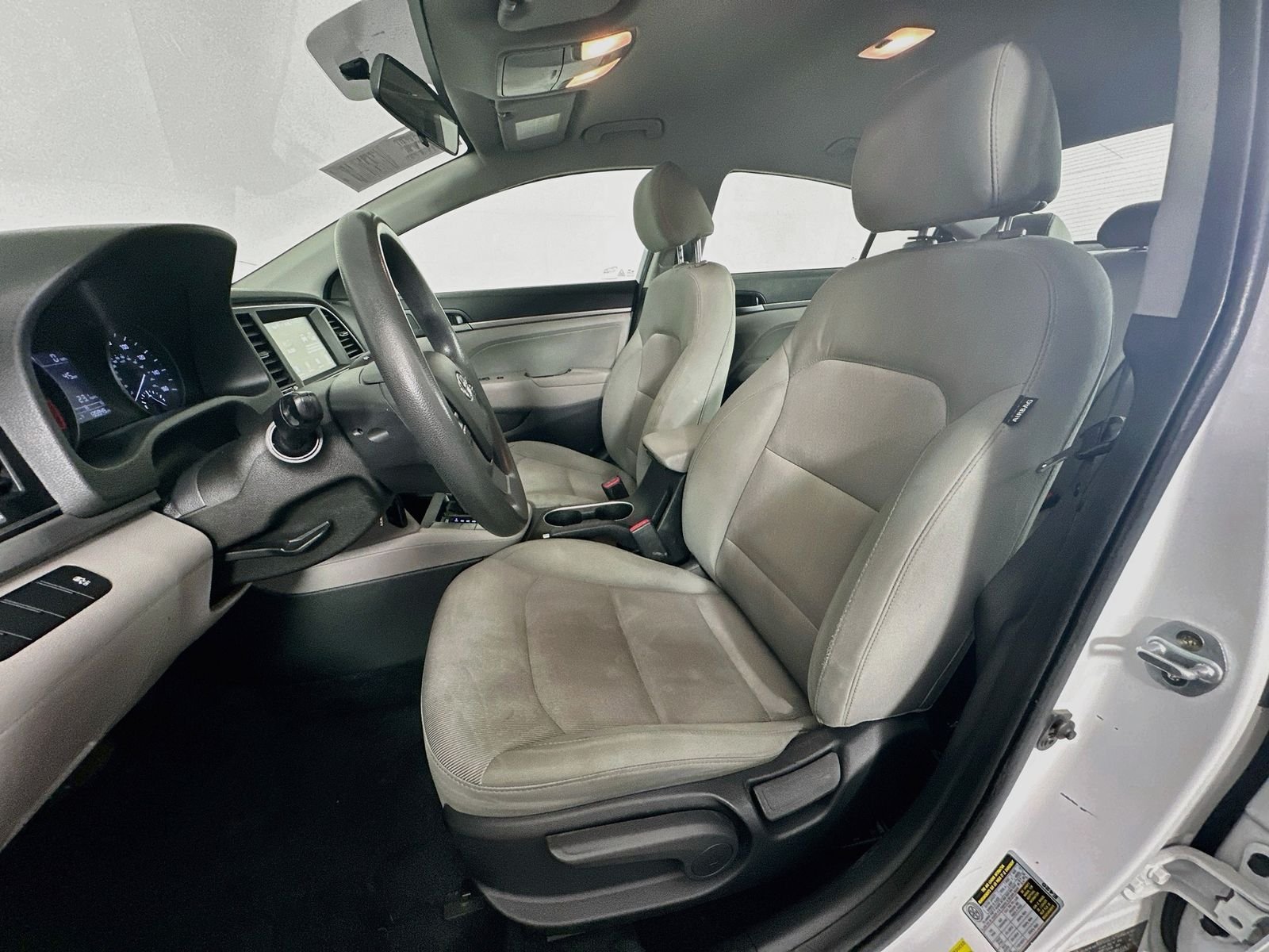 Used 2017 Quartz White Pearl Hyundai SE image 20
