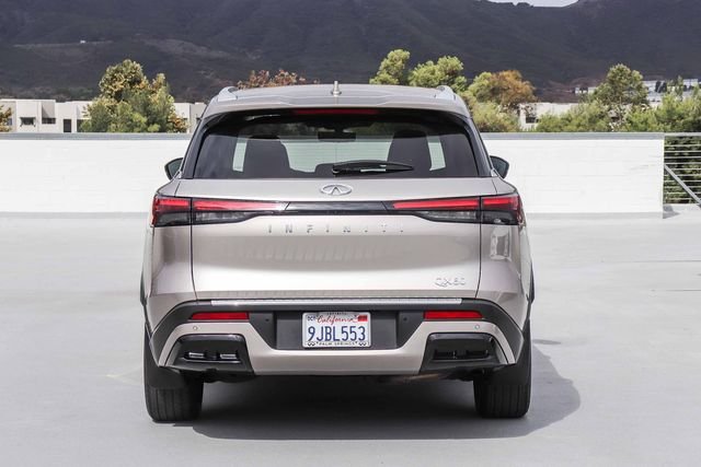 Used 2023 Silver INFINITI LUXE image 5
