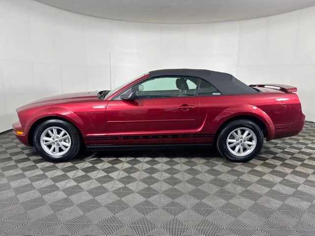 Used 2005 Red Ford V6 image 7