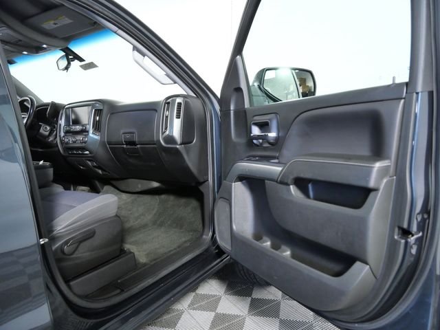 Used 2018 Gray Chevrolet LT image 10