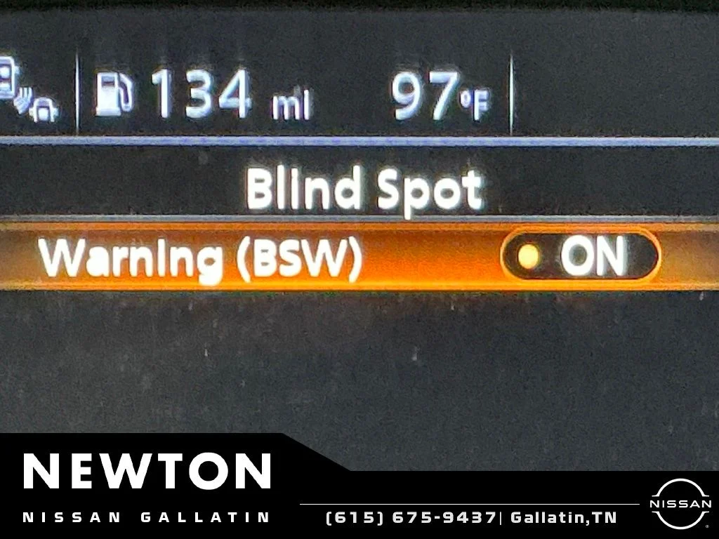Used 2022 White Nissan S image 15