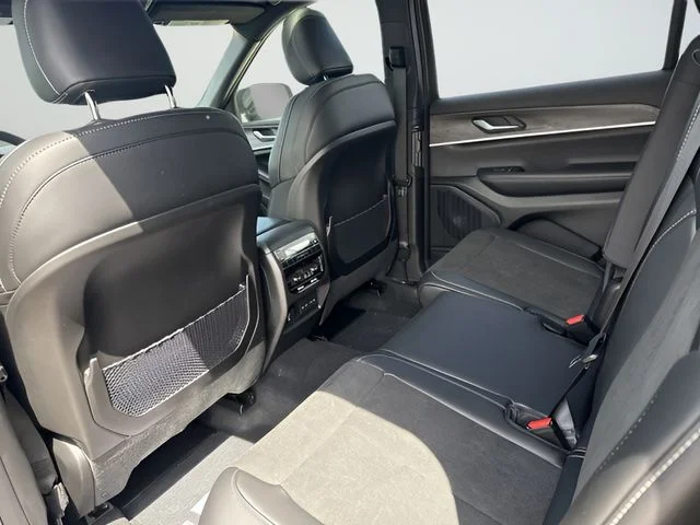 New 2026 Baltic Gray Metallic Clear-Coat Exterior Paint Jeep Laredo image 20