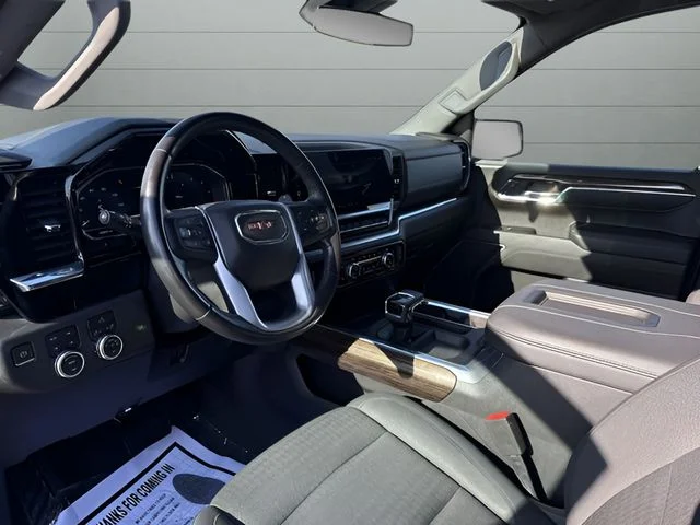 Used 2022 Silver GMC Elevation image 9