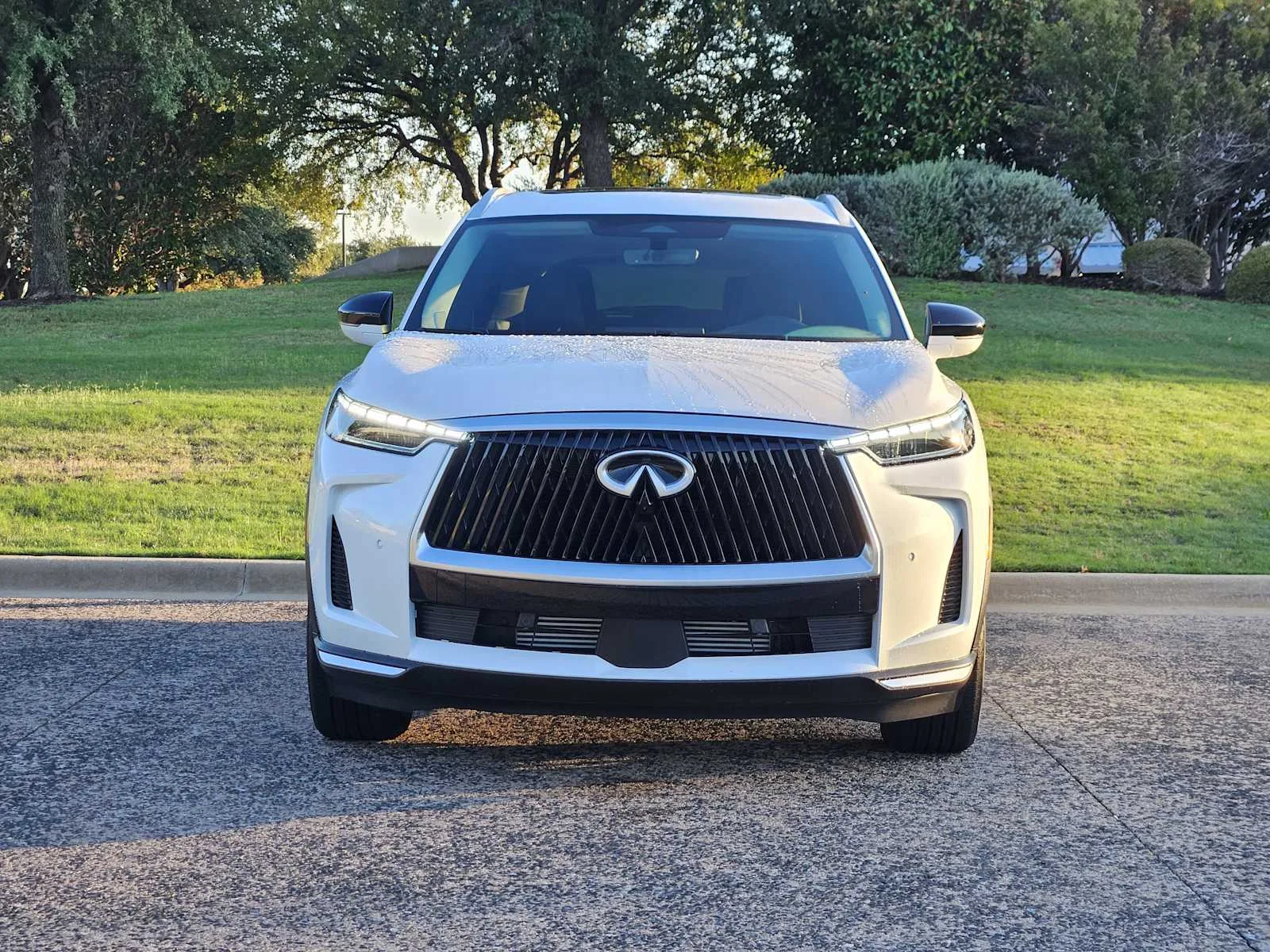 Certified Used 2027 Radiant White INFINITI LUXE image 2