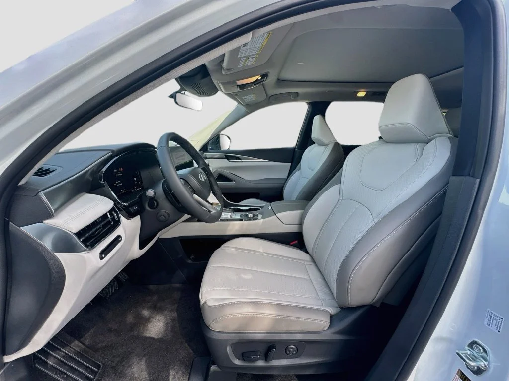 New 2027 RADIANT WHITE INFINITI Luxe FWD image 22